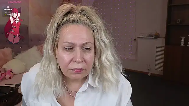 Snapshot of Penelope_Pinky chatting on February 7, 5:18 pm Penelope Pinky online show from February 7, 5:18 pm