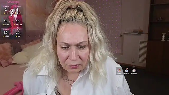 Snapshot of Penelope_Pinky chatting on February 7, 8:20 pm Penelope Pinky online show from February 7, 8:20 pm