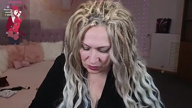 Snapshot of Penelope_Pinky chatting on February 9, 4:40 pm Penelope Pinky online show from February 9, 4:40 pm