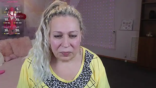 Snapshot of Penelope_Pinky chatting on February 11, 2:35 pm Penelope Pinky online show from February 11, 2:35 pm