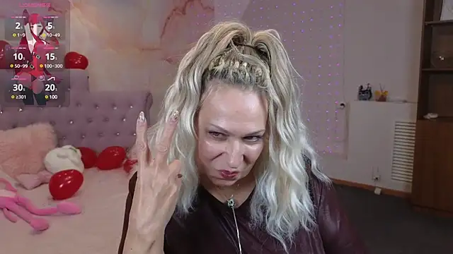 Snapshot of Penelope_Pinky chatting on February 13, 8:24 pm Penelope Pinky online show from February 13, 8:24 pm