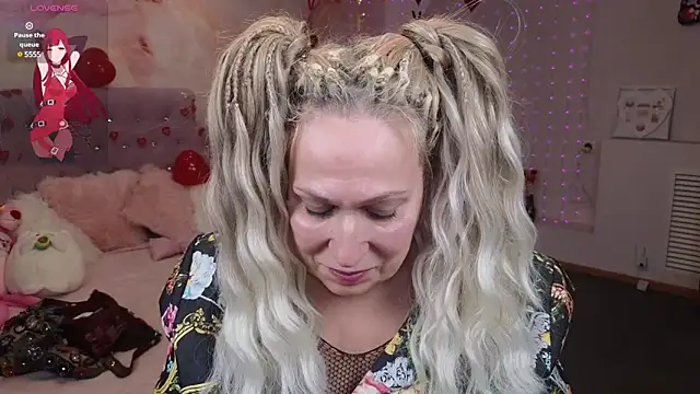 Snapshot of Penelope_Pinky chatting on February 14, 2:33 pm Penelope Pinky online show from February 14, 2:33 pm