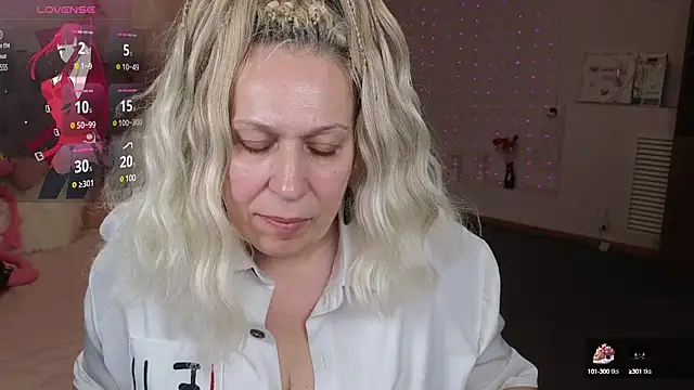 Snapshot of Penelope_Pinky chatting on February 20, 8:47 pm Penelope Pinky online show from February 20, 8:47 pm