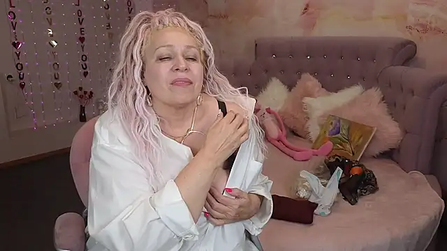 Snapshot of Penelope_Pinky chatting on March 2, 8:40 pm Penelope Pinky online show from March 2, 8:40 pm