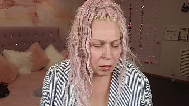 Snapshot of Penelope_Pinky chatting on March 3, 2:26 pm Penelope Pinky online show from March 3, 2:26 pm