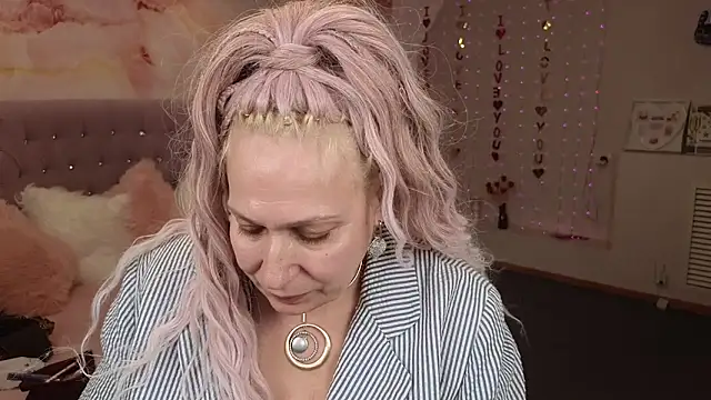 Snapshot of Penelope_Pinky chatting on March 3, 8:32 pm Penelope Pinky online show from March 3, 8:32 pm