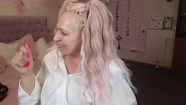 Snapshot of Penelope_Pinky chatting on March 4, 8:38 pm Penelope Pinky online show from March 4, 8:38 pm