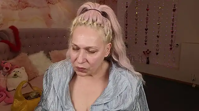 Snapshot of Penelope_Pinky chatting on March 11, 5:46 pm Penelope Pinky online show from March 11, 5:46 pm