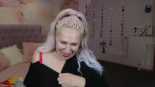 Snapshot of Penelope_Pinky chatting on March 12, 3:18 pm Penelope Pinky online show from March 12, 3:18 pm