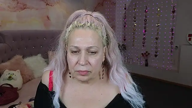 Snapshot of Penelope_Pinky chatting on March 12, 6:44 pm Penelope Pinky online show from March 12, 6:44 pm