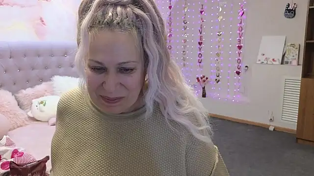 Snapshot of Penelope_Pinky chatting on March 17, 7:24 am Penelope Pinky online show from March 17, 7:24 am