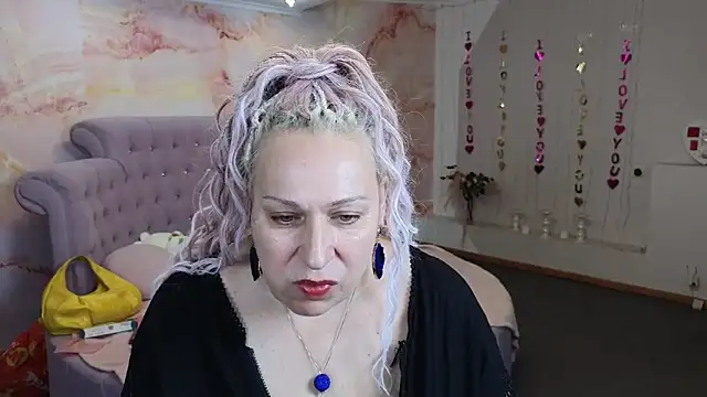 Snapshot of Penelope_Pinky chatting on September 17, 12:18 pm Penelope Pinky online show from September 17, 12:18 pm