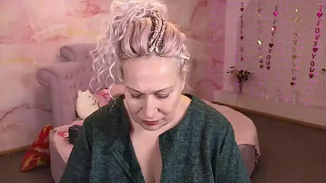 Snapshot of Penelope_Pinky chatting on October 8, 8:56 am Penelope Pinky online show from October 8, 8:56 am