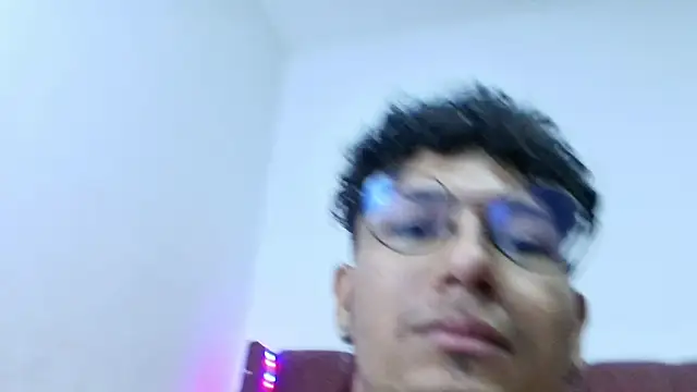 Snapshot of lau_hotfox chatting on December 19, 4:46 pm lau hotfox online show from December 19, 4:46 pm