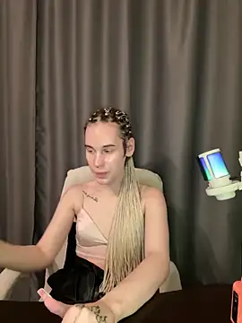 Snapshot of Cassie_Bae chatting on December 22, 2:27 pm Cassie Bae online show from December 22, 2:27 pm