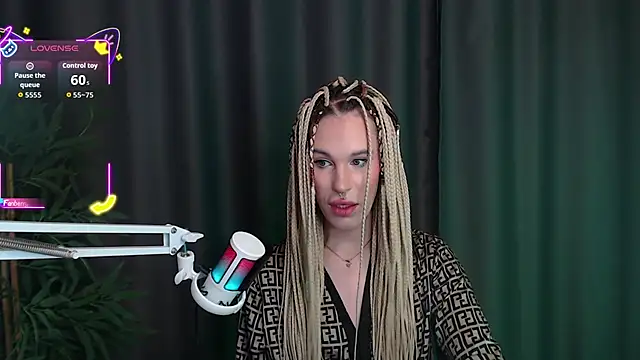 Snapshot of Cassie_Bae chatting on December 16, 4:17 am Cassie Bae online show from December 16, 4:17 am