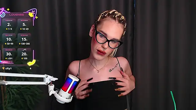 Snapshot of Cassie_Bae chatting on December 17, 11:27 am Cassie Bae online show from December 17, 11:27 am