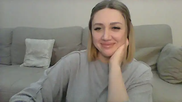 Snapshot of VickyLove047 chatting on January 4, 8:05 pm VickyLove047 online show from January 4, 8:05 pm