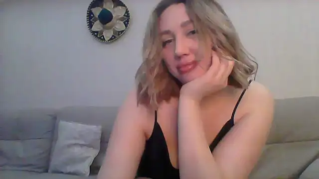 Snapshot of VickyLove047 chatting on February 3, 5:46 pm VickyLove047 online show from February 3, 5:46 pm