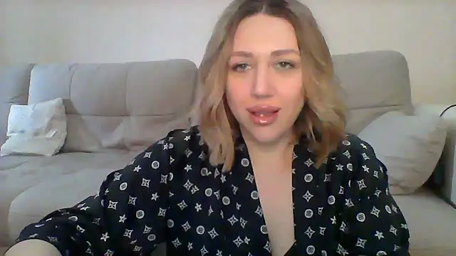 Snapshot of VickyLove047 chatting on February 24, 8:49 am VickyLove047 online show from February 24, 8:49 am
