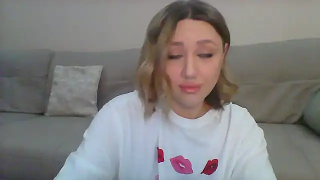 Snapshot of VickyLove047 chatting on March 23, 6:47 am VickyLove047 online show from March 23, 6:47 am