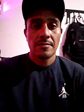 Snapshot of NewBe9D9 chatting on March 4, 10:46 am NewBe9D9 online show from March 4, 10:46 am