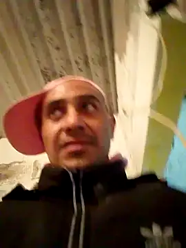 Snapshot of NewBe9D9 chatting on March 10, 9:32 am NewBe9D9 online show from March 10, 9:32 am