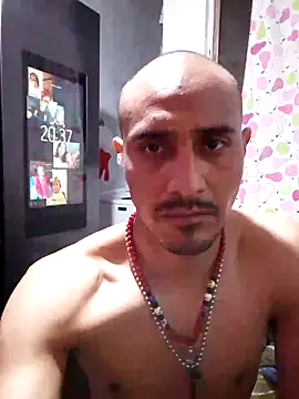 Snapshot of NewBe9D9 chatting on March 14, 8:42 am NewBe9D9 online show from March 14, 8:42 am