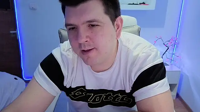 Snapshot of JasonJacks chatting on January 15, 7:02 am JasonJacks online show from January 15, 7:02 am