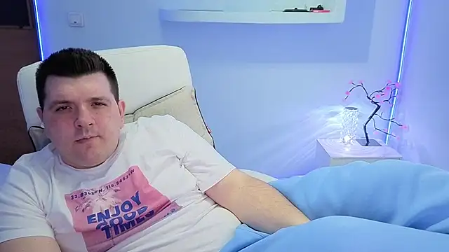 Snapshot of JasonJacks chatting on February 3, 7:02 am JasonJacks online show from February 3, 7:02 am