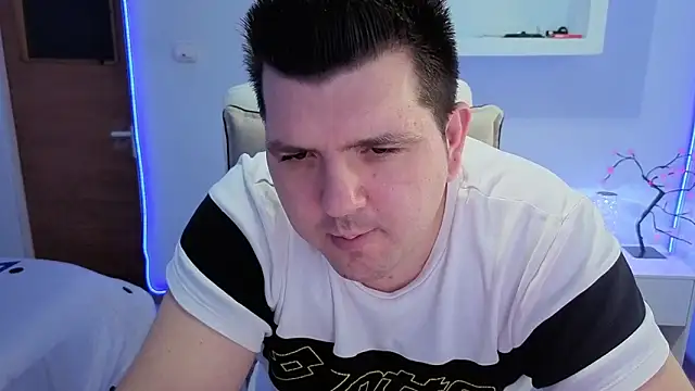 Snapshot of JasonJacks chatting on February 14, 6:10 am JasonJacks online show from February 14, 6:10 am