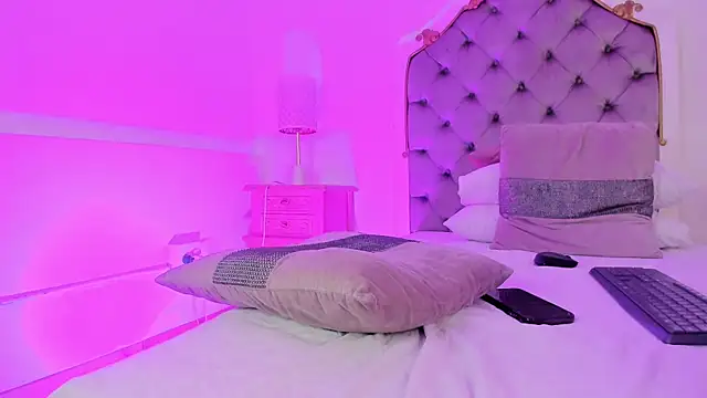 rebeca watsson online show from November 27, 7:49 pm