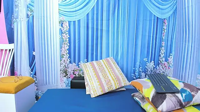 miss--flora online show from August 8, 12:57 am