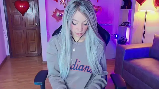 EmmaJhonnsson online show from February 4, 8:28 pm