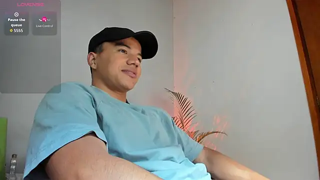 Snapshot of lucas_wellx chatting on January 11, 4:56 pm lucas wellx online show from January 11, 4:56 pm