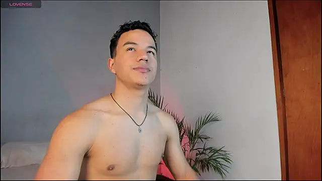 Snapshot of lucas_wellx chatting on February 2, 4:33 am lucas wellx online show from February 2, 4:33 am