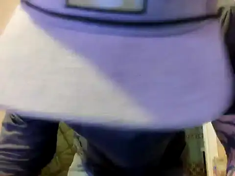 Snapshot of Huntzg23 chatting on December 1, 8:52 am Huntzg23 online show from December 1, 8:52 am