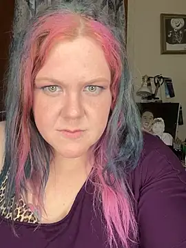 leenieb88 online show from December 23, 4:06 pm