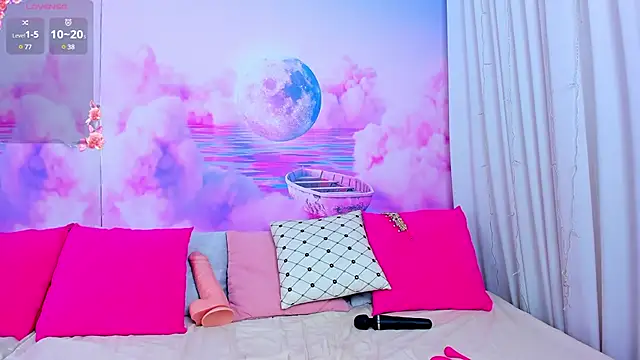 Curvy Dynamite  online show from February 6, 5:03 am