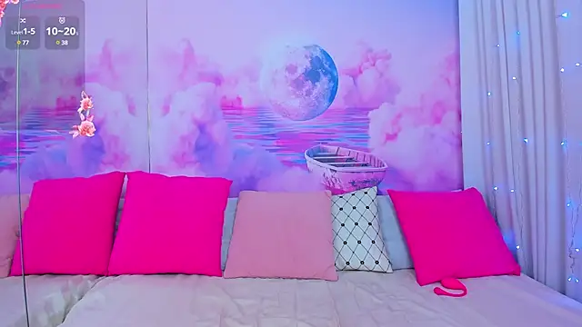 Curvy Dynamite  online show from February 7, 1:04 am