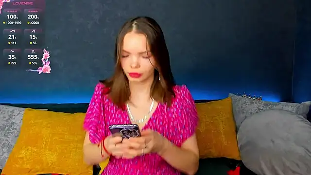 Curvy Dynamite  online show from February 12, 1:19 am