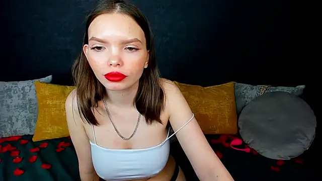 Curvy Dynamite  online show from February 15, 4:58 am