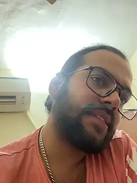 Snapshot of Arsh_Loves_Luv chatting on December 28, 5:57 pm Arsh Loves Luv online show from December 28, 5:57 pm