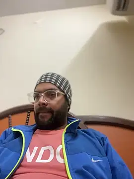 Snapshot of Arsh_Loves_Luv chatting on January 6, 5:59 pm Arsh Loves Luv online show from January 6, 5:59 pm