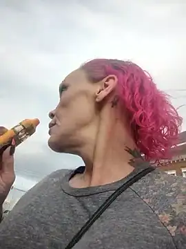 MommyMisfit online show from April 14, 1:17 pm