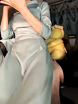 Snapshot of Lucy_limon chatting on December 19, 9:16 am Lucy limon online show from December 19, 9:16 am