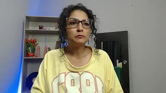 Snapshot of arianna_ros3 chatting on January 25, 5:40 pm arianna ros3 online show from January 25, 5:40 pm
