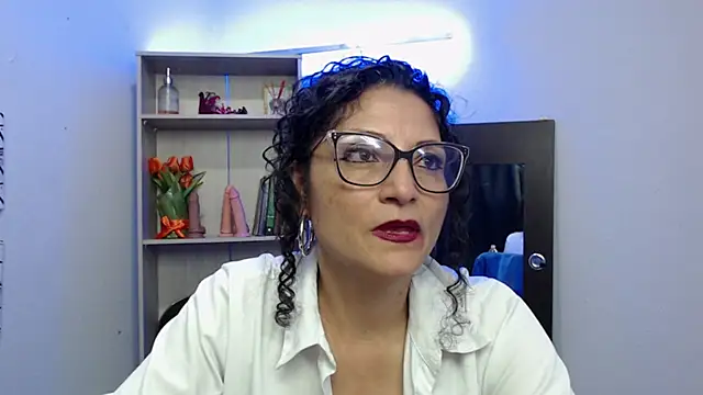 Snapshot of arianna_ros3 chatting on February 1, 10:23 pm arianna ros3 online show from February 1, 10:23 pm