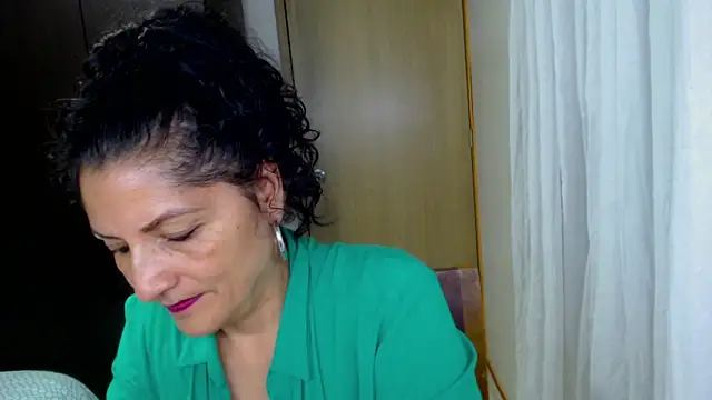 Snapshot of arianna_ros3 chatting on May 14, 1:12 am arianna ros3 online show from May 14, 1:12 am