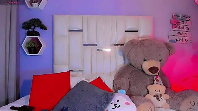 Aileen 18 online show from November 2, 7:22 am